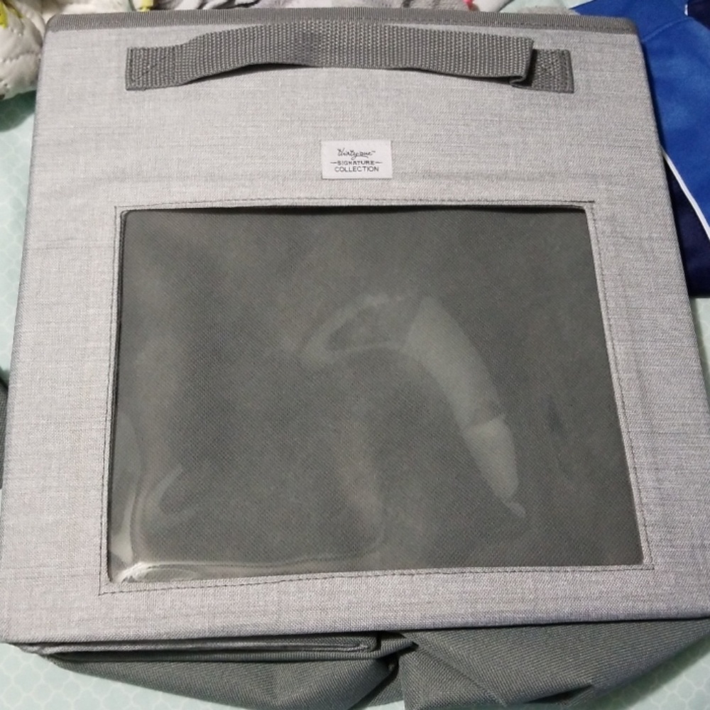 Lt gray cube with lid